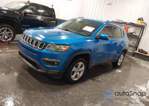 2018 Jeep Compass Latitude 4X4 из США, поврежденный, VIN 3C4NJDBB1JT176410